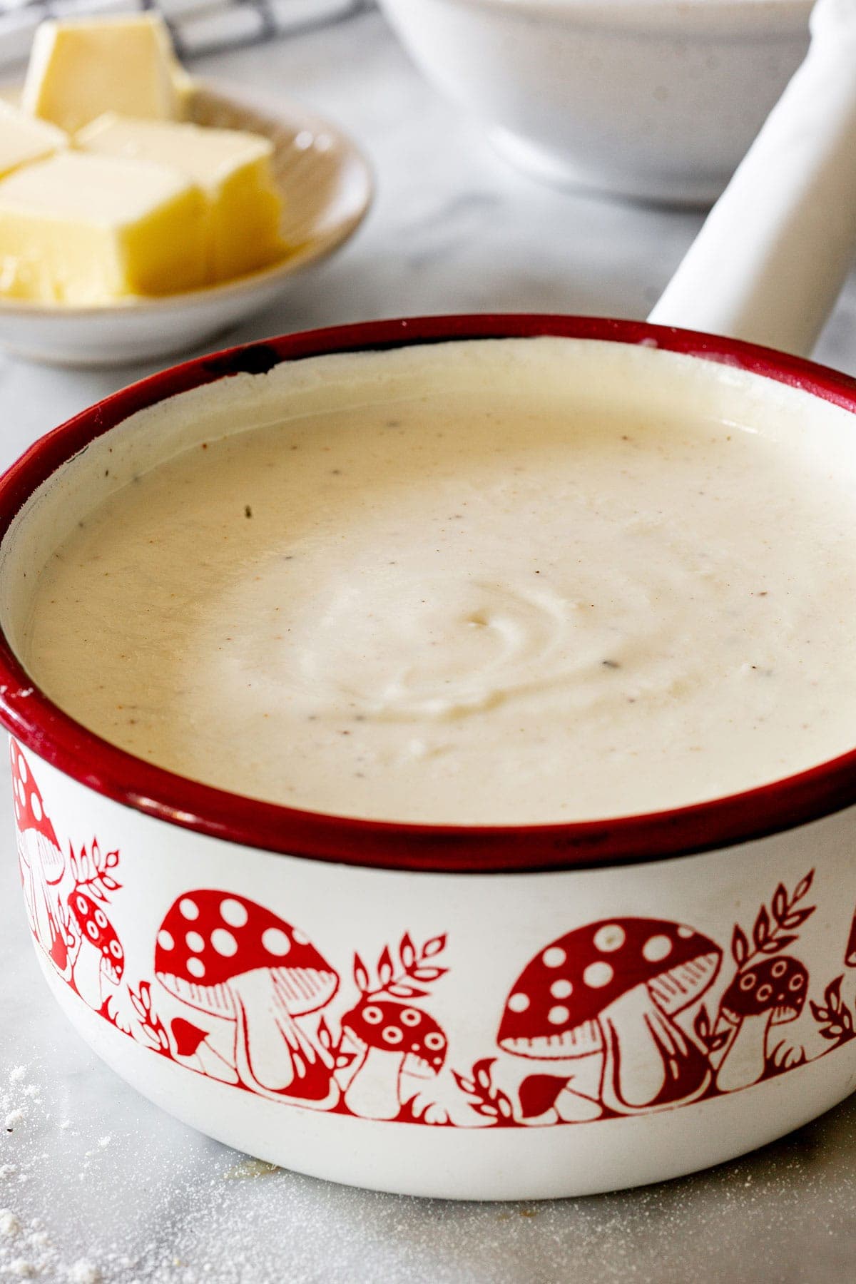 Close-up of besciamella sauce in a pot.