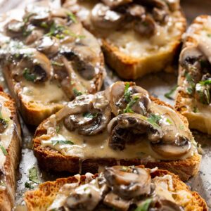 Bruschetta con funghi cremosi recipe.