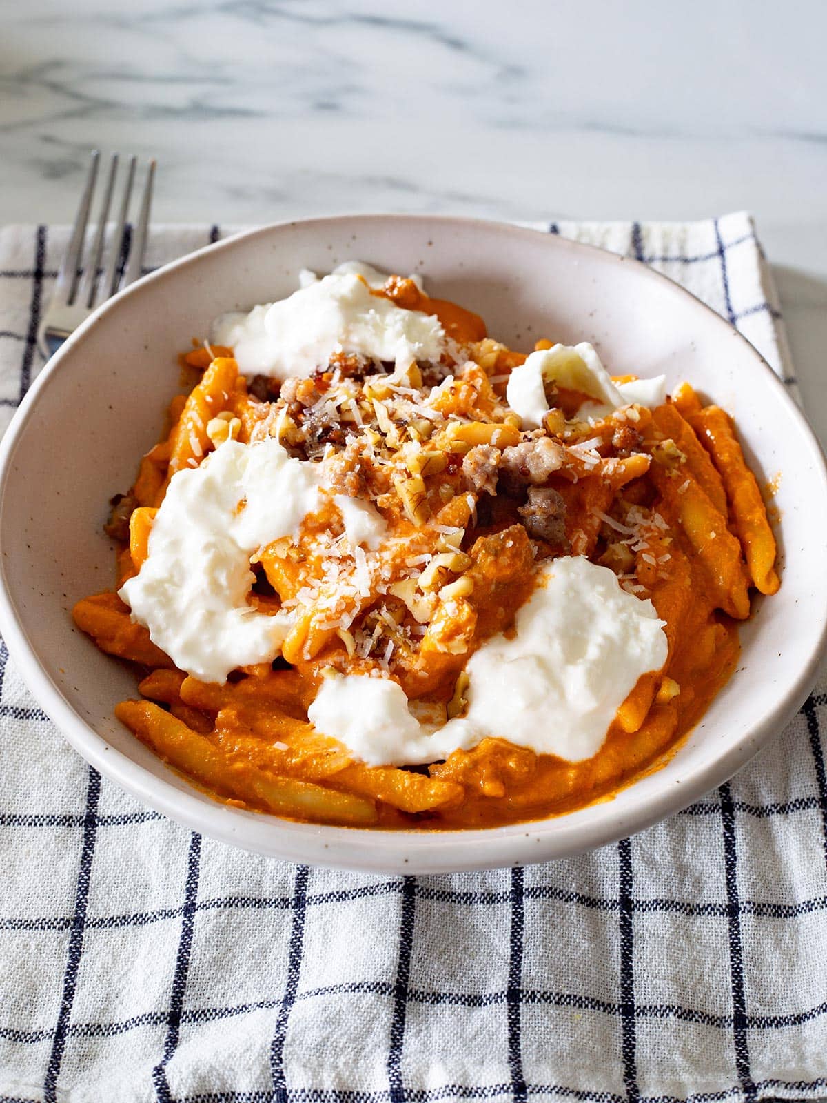 Pasta with stracciatella and bell pepper sauce.