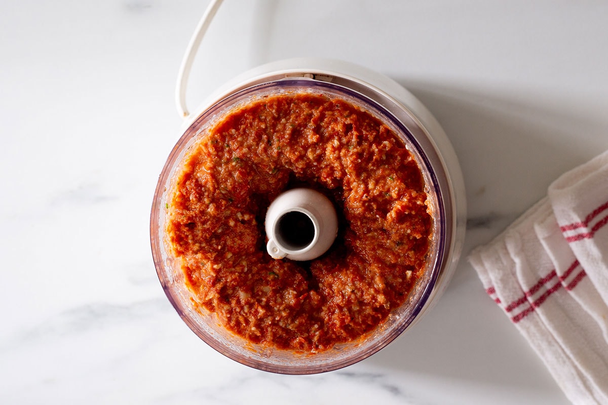 Pesto con pomodori secchi blended in a food processor.