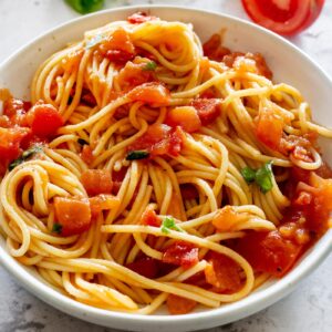Spaghetti al pomodoro fresco recipe.
