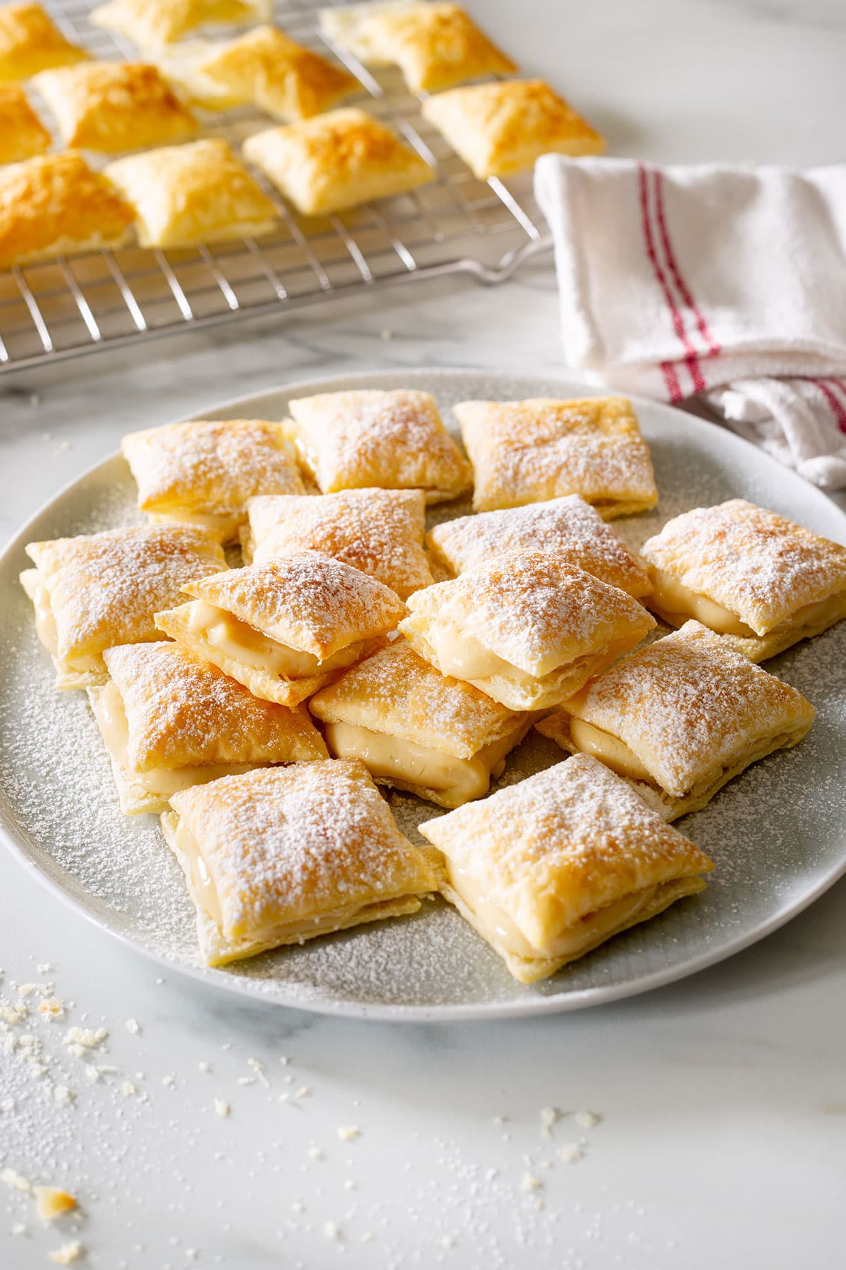 Sporcamuss pastries on a platter.