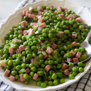 Piselli e prosciutto recipe.