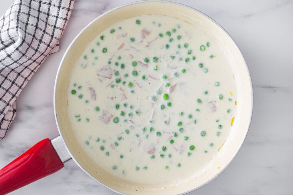 The creamy panna sauce in a pan.